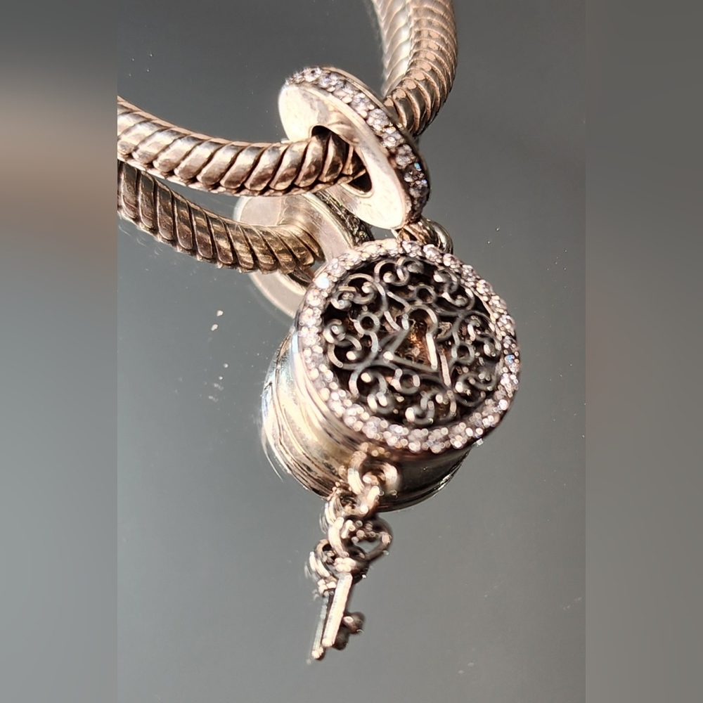 🩵 SOLD!! 🛎 NWOT! Pandora Key to My Heart CZ Charm